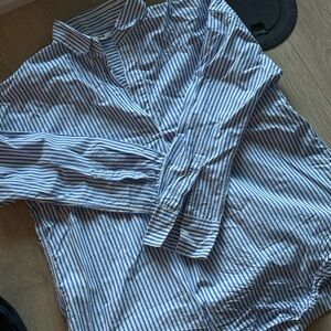 Uniqlo Men's Casual Blue and White Striped Shirt